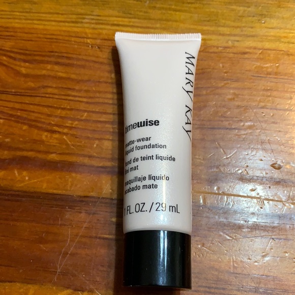 Mary Kay TimeWise Matte-Wear Foundation Ivory 7